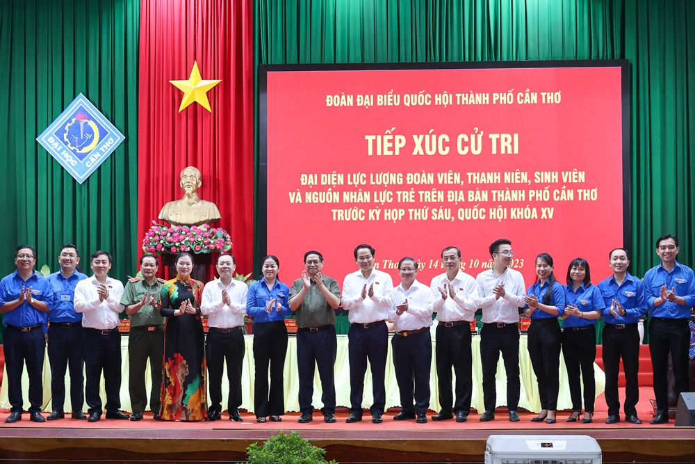 Thủ tướng tiếp xúc cử tri thanh niên, sinh viên, lao động trẻ trước kỳ họp Quốc hội