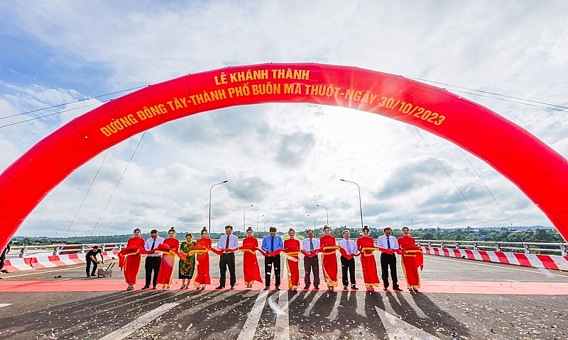 Đắk Lắk: Chiêm ngưỡng vẻ đẹp Đại lộ ngàn tỷ từ trên cao trước ngày vận hành