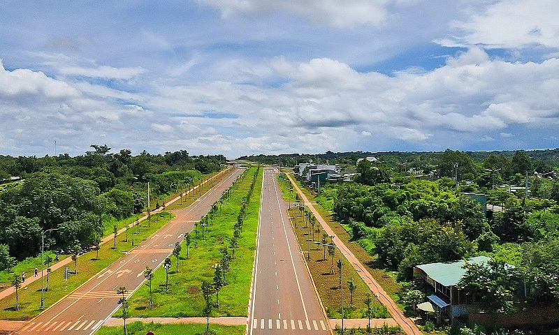 Đắk Lắk: Chiêm ngưỡng vẻ đẹp Đại lộ ngàn tỷ từ trên cao trước ngày vận hành