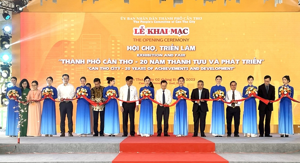 Khai mạc Hội chợ, triển lãm “Thành phố Cần Thơ - 20 năm thành tựu và phát triển”