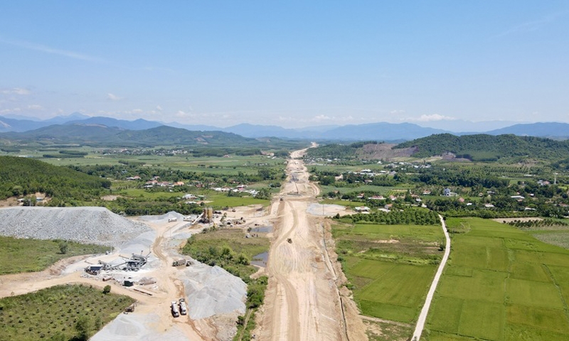 Tiến độ thi công cao tốc Vân Phong - Nha Trang đang vượt kế hoạch