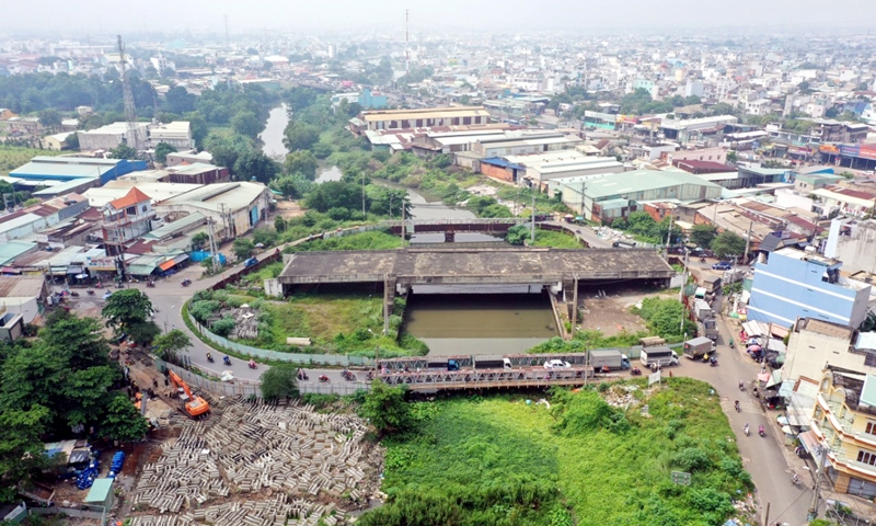 Thành phố Hồ Chí Minh: Dự án cầu Tân Kỳ - Tân Quý nằm phơi nắng phơi mưa hơn 4 năm