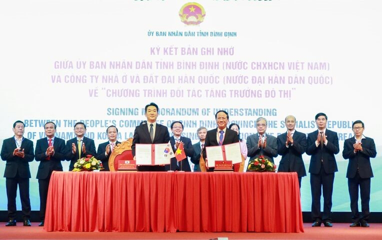 Hội nghị Gặp gỡ các Trưởng cơ quan đại diện ngoại giao và tổ chức nước ngoài lần đầu tiên tại Bình Định