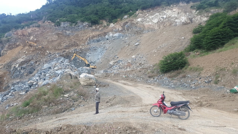 Khánh Hòa: Làm đơn tố cáo mỏ đá Hòn Giốc Mơ khai thác trên phần đất của dân