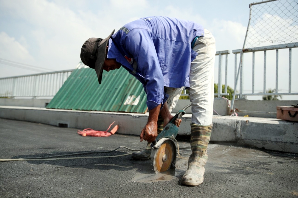 Thành phố Hồ Chí Minh: Cầu Long Đại đang hoàn thành những hạng mục cuối để thông xe dịp cuối năm