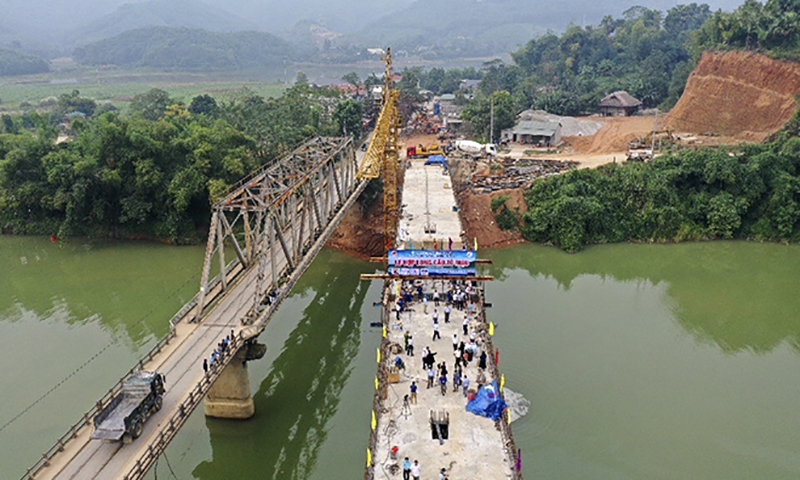 Yên Bái: Hợp long cầu Tô Mậu