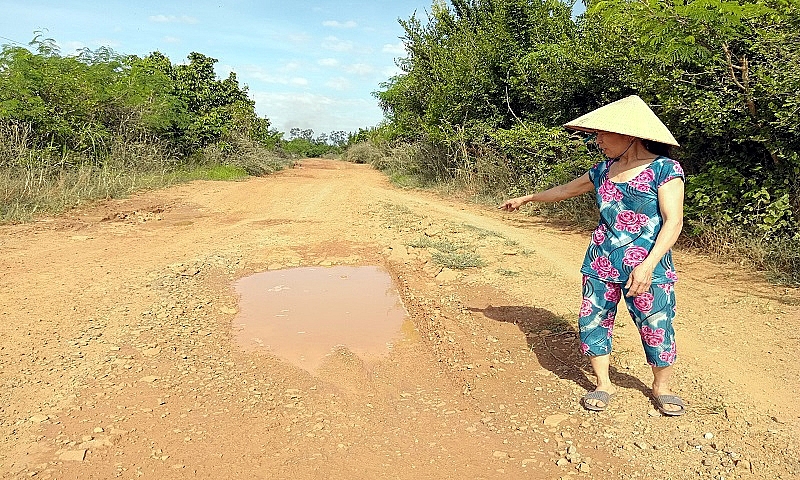 Bà Rịa – Vũng Tàu: Người dân chật vật với “ổ voi, ổ gà”