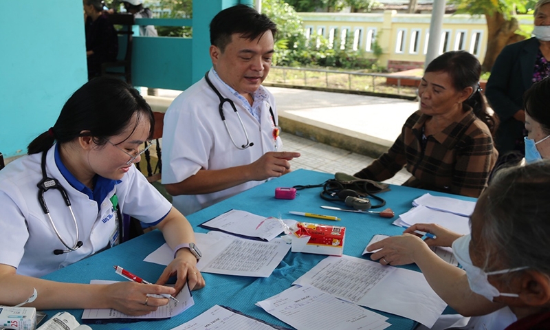 Thừa Thiên - Huế: Khám bệnh và phát thuốc miễn phí cho người dân vùng “rốn lũ”