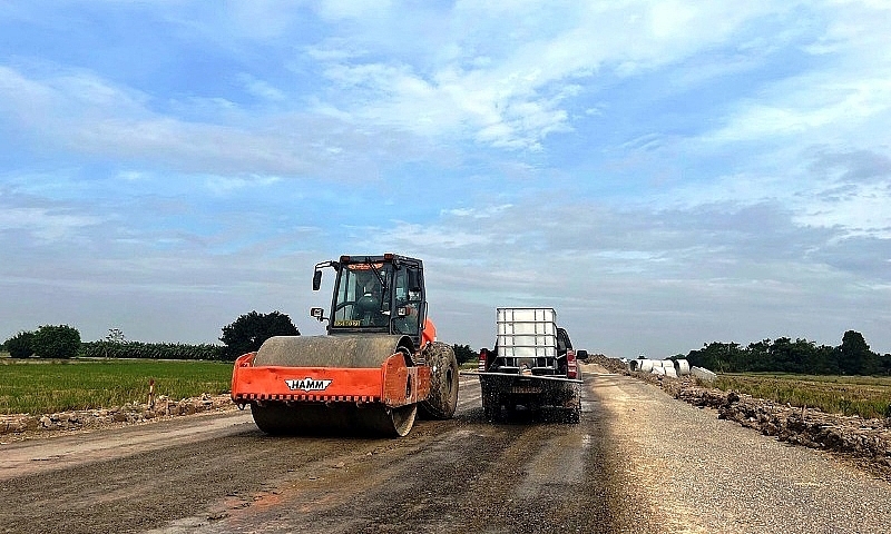 Nhất quán mục tiêu ưu tiên thúc đẩy tăng trưởng gắn với giữ vững ổn định kinh tế vĩ mô