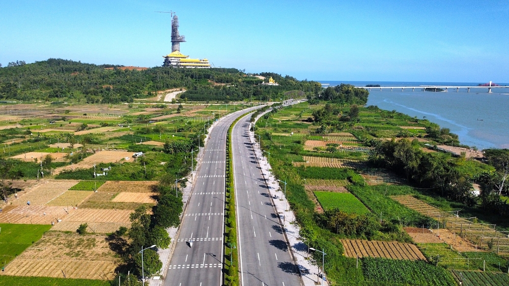 Quảng Ngãi: Cấm phương tiện lưu thông trên đường Hoàng Sa để tổ chức các sự kiện lớn của tỉnh