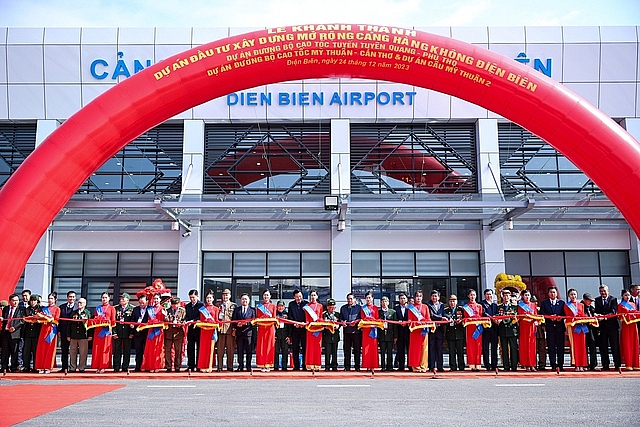 Thủ tướng Phạm Minh Chính tuyên bố khánh thành 4 dự án giao thông quan trọng