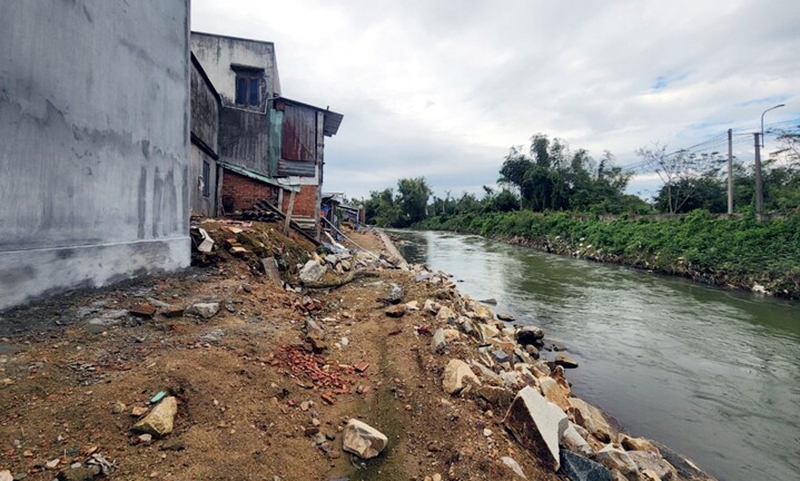 Bình Định: Vì sao tạm dừng thi công kè sông Gò Chàm?