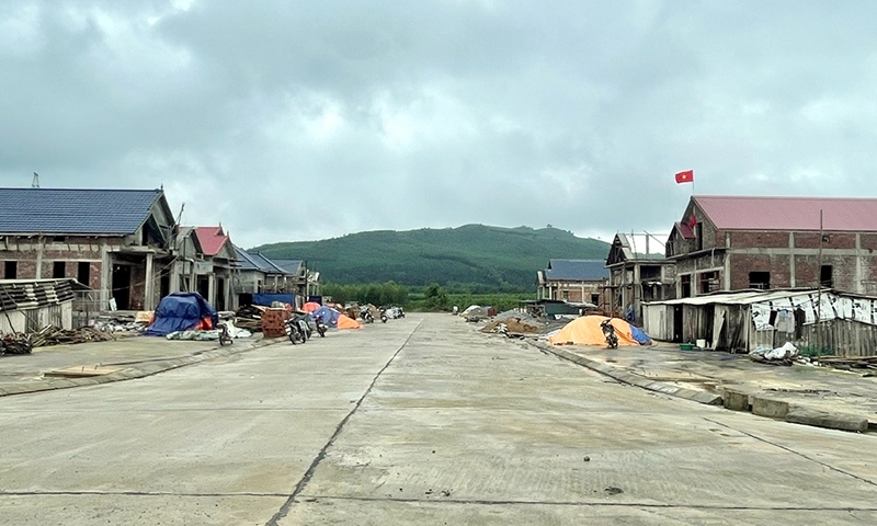 Quảng Bình: Đẩy nhanh tiến độ xây dựng các khu tái định cư, bảo đảm người dân sớm có chỗ ở mới trước Tết Nguyên đán