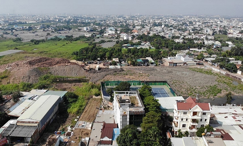 Thành phố Hồ Chí Minh: Xử phạt bãi tập kết đất san lấp trái phép sau phản ánh của Báo điện tử Xây dựng