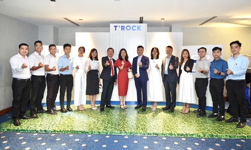 Phương Nam Panel ra mắt sản phẩm mới: “Đến Phương Nam Panel phải hỏi T*Rock”