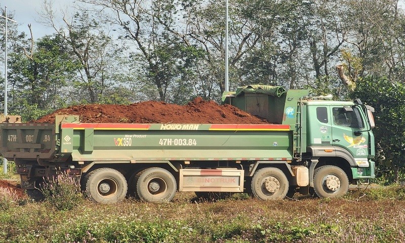 Đắk Lắk: Doanh nghiệp có được phép lấy đất cao tốc để san lấp dự án đường tránh Đông thành phố Buôn Ma Thuột?