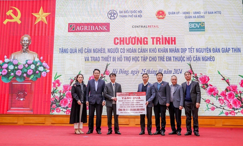 Agribank hỗ trợ hơn 100 tỷ đồng cho người nghèo, đối tượng chính sách