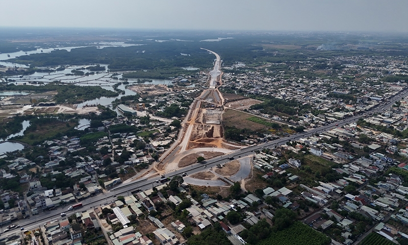 Đồng Nai: Sôi động công trường cao tốc Bến Lức - Long Thành ngày giáp Tết