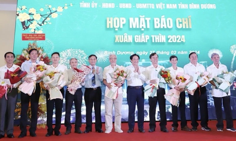 Bình Dương họp mặt báo chí đầu Xuân 2024