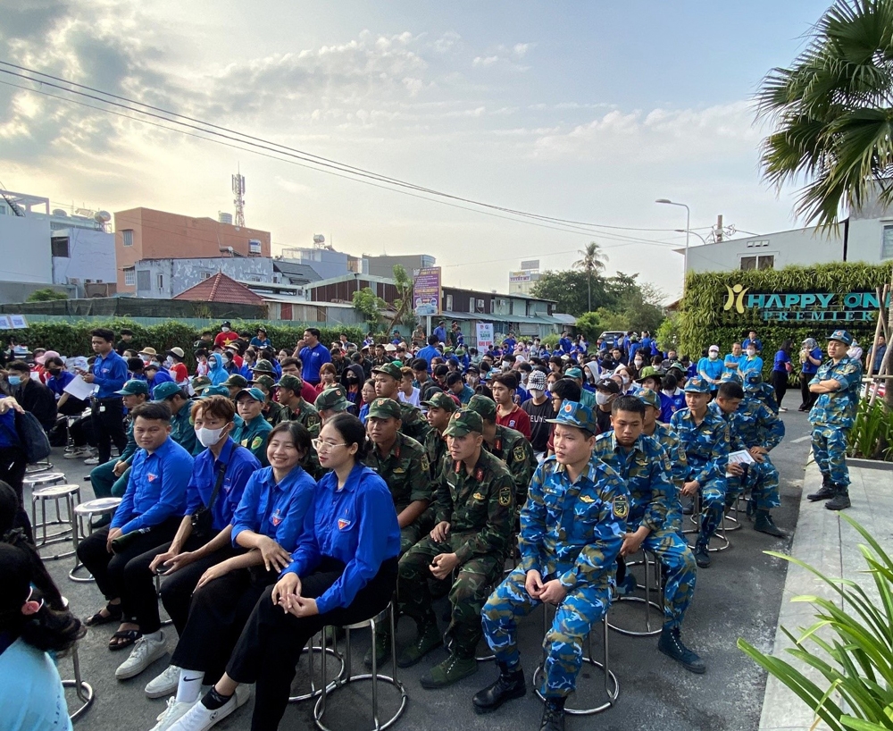 Thành phố Hồ Chí Minh: Quận 12 ra quân Ngày Chủ nhật xanh vì môi trường