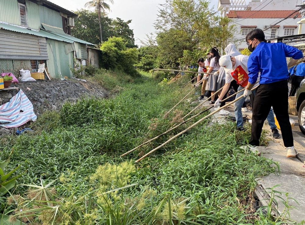 Thành phố Hồ Chí Minh: Quận 12 ra quân Ngày Chủ nhật xanh vì môi trường