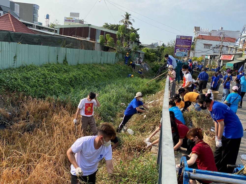 Thành phố Hồ Chí Minh: Quận 12 ra quân Ngày Chủ nhật xanh vì môi trường