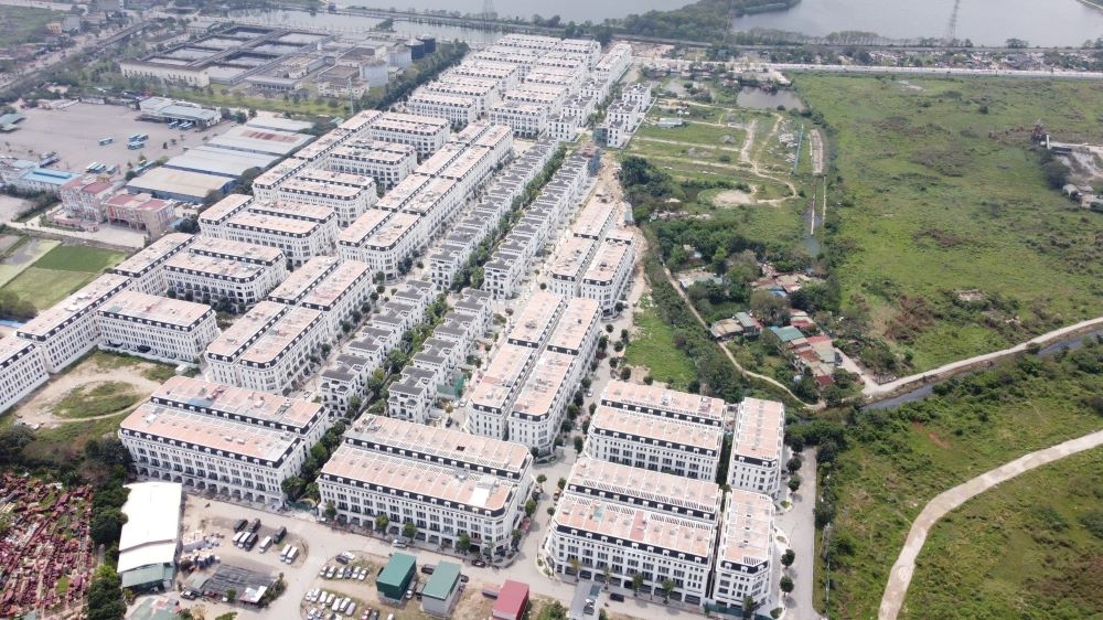 Louis City Hoàng Mai: Vỉa hè sụt lún, dân tố Chủ đầu tư “chây ì” đóng tiền sử dụng đất