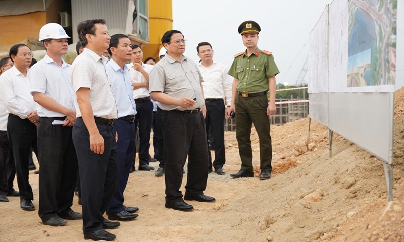 Thừa Thiên - Huế: Thủ tướng Phạm Minh Chính khảo sát Dự án đường Nguyễn Hoàng, cầu vượt qua sông Hương