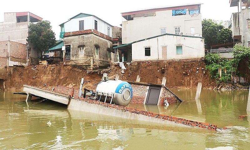 Bắc Ninh: Nhiều ngôi nhà bị sông Cầu “nuốt chửng”, đề xuất giải pháp xử lý sự cố xong trước 15/5