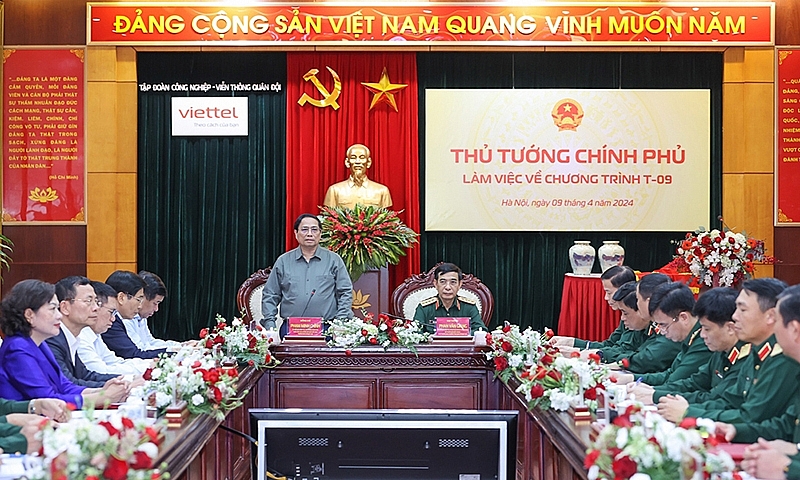 Thủ tướng: Viettel cần “3 tiên phong” trong phát triển công nghiệp quốc phòng