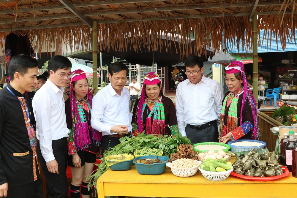 Tiên Yên (Quảng Ninh): Chợ Phiên Hà Lâu nét văn hóa người Dao