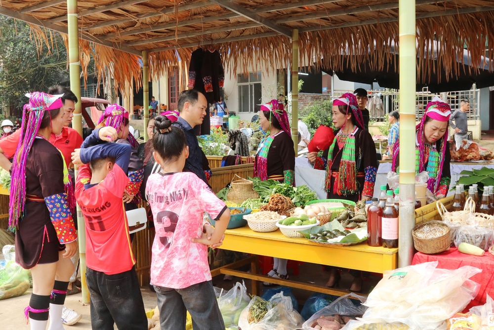 Tiên Yên (Quảng Ninh): Chợ Phiên Hà Lâu nét văn hóa người Dao