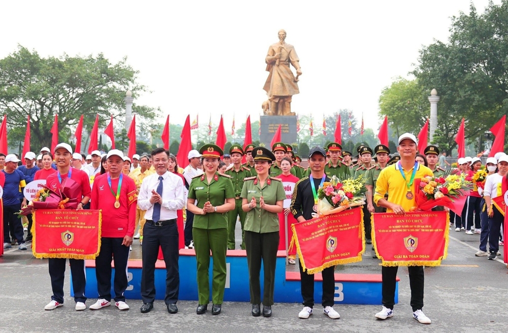 Nam Định tổ chức Hội thi nghiệp vụ chữa cháy và cứu hộ cứu nạn đối với “Tổ liên gia an toàn PCCC”