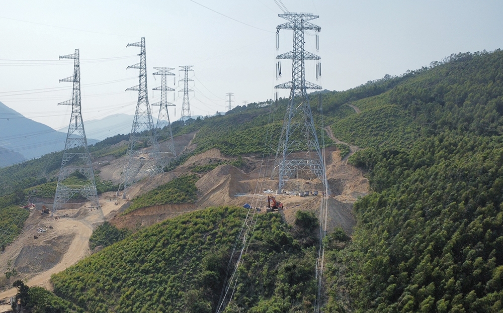 EVN hoàn thành dựng cột, kéo dây 6 khoảng néo đầu tiên Dự án đường dây 500kV mạch 3