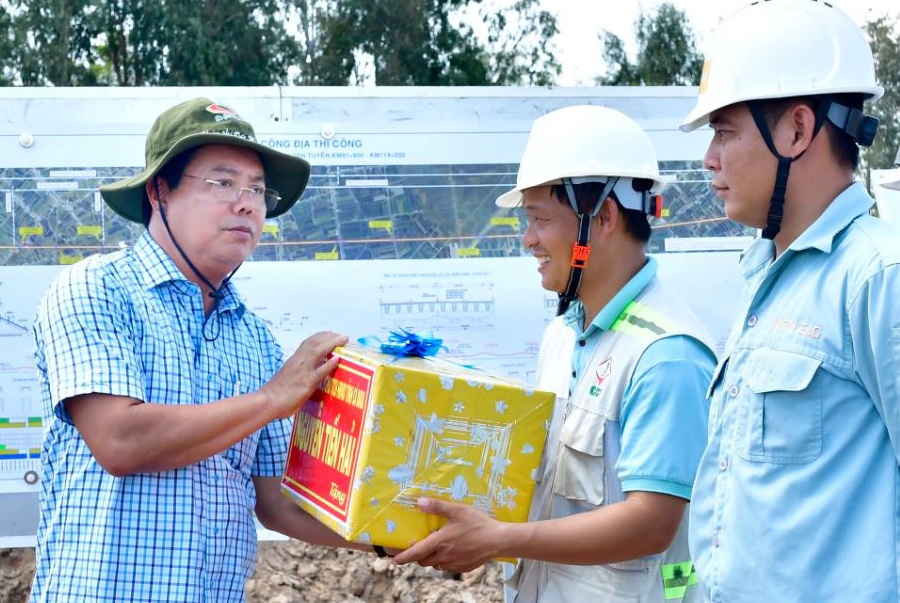 Tuyến cao tốc Bắc – Nam phía Đông đoạn Cà Mau: Vẫn thiếu cát san lấp