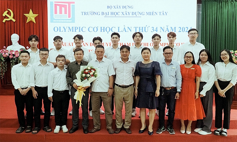 Trường Đại học Xây dựng Miền Tây: Tổ chức Lễ xuất quân tham dự Kỳ thi Olympic Cơ học