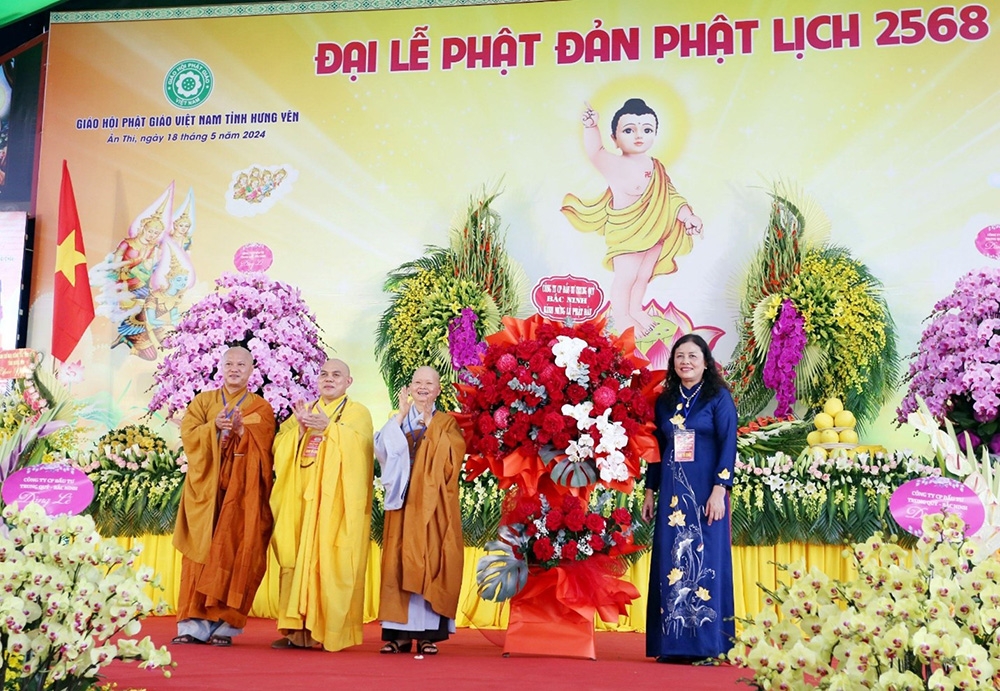 Hưng Yên: Hàng nghìn phật tử tham dự Đại lễ Phật đản tại chùa Phúc Lâm