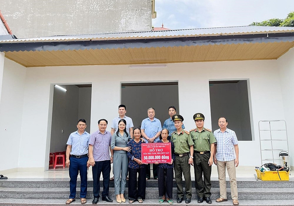 Công an tỉnh Bắc Giang: Chung sức xóa nhà tạm, nhà dột nát