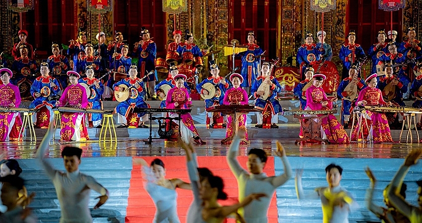 Rực rỡ trong đêm khai mạc Tuần lễ Festival nghệ thuật Quốc tế Huế 2024