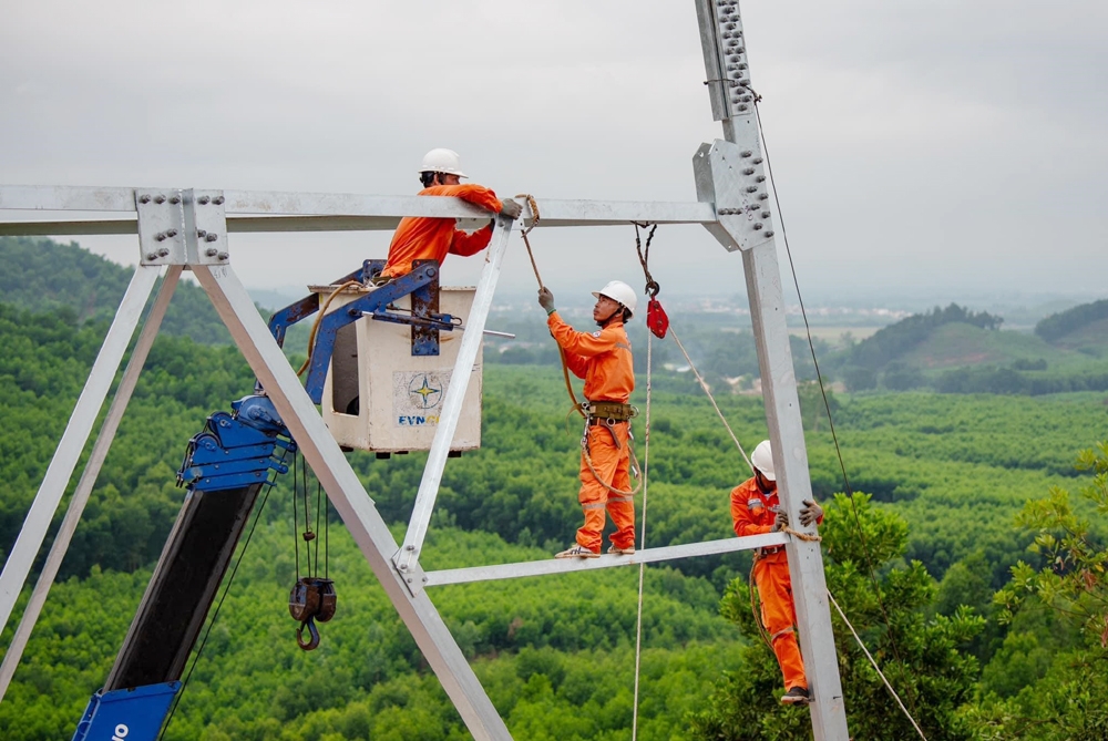 EVN tiếp tục đẩy nhanh tiến độ thi công các dự án nguồn và lưới điện trọng điểm