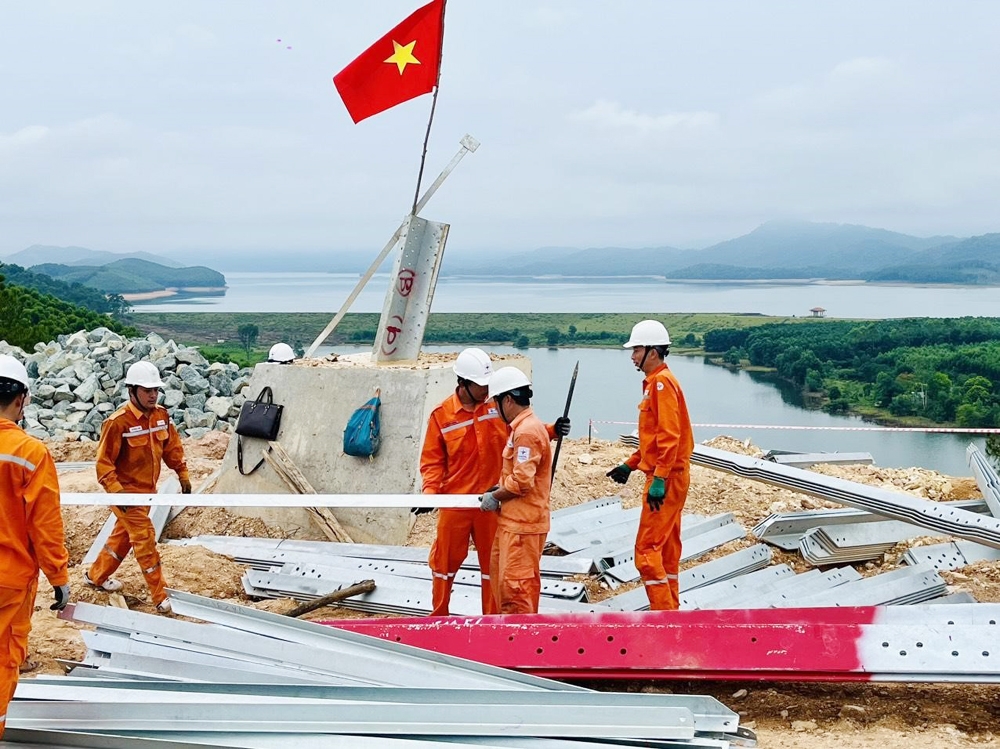 EVN tiếp tục đẩy nhanh tiến độ thi công các dự án nguồn và lưới điện trọng điểm