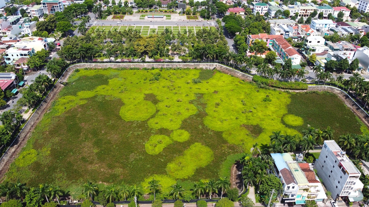 Nạo vét, làm sạch hồ điều hòa ô nhiễm nhất thành phố Quảng Ngãi