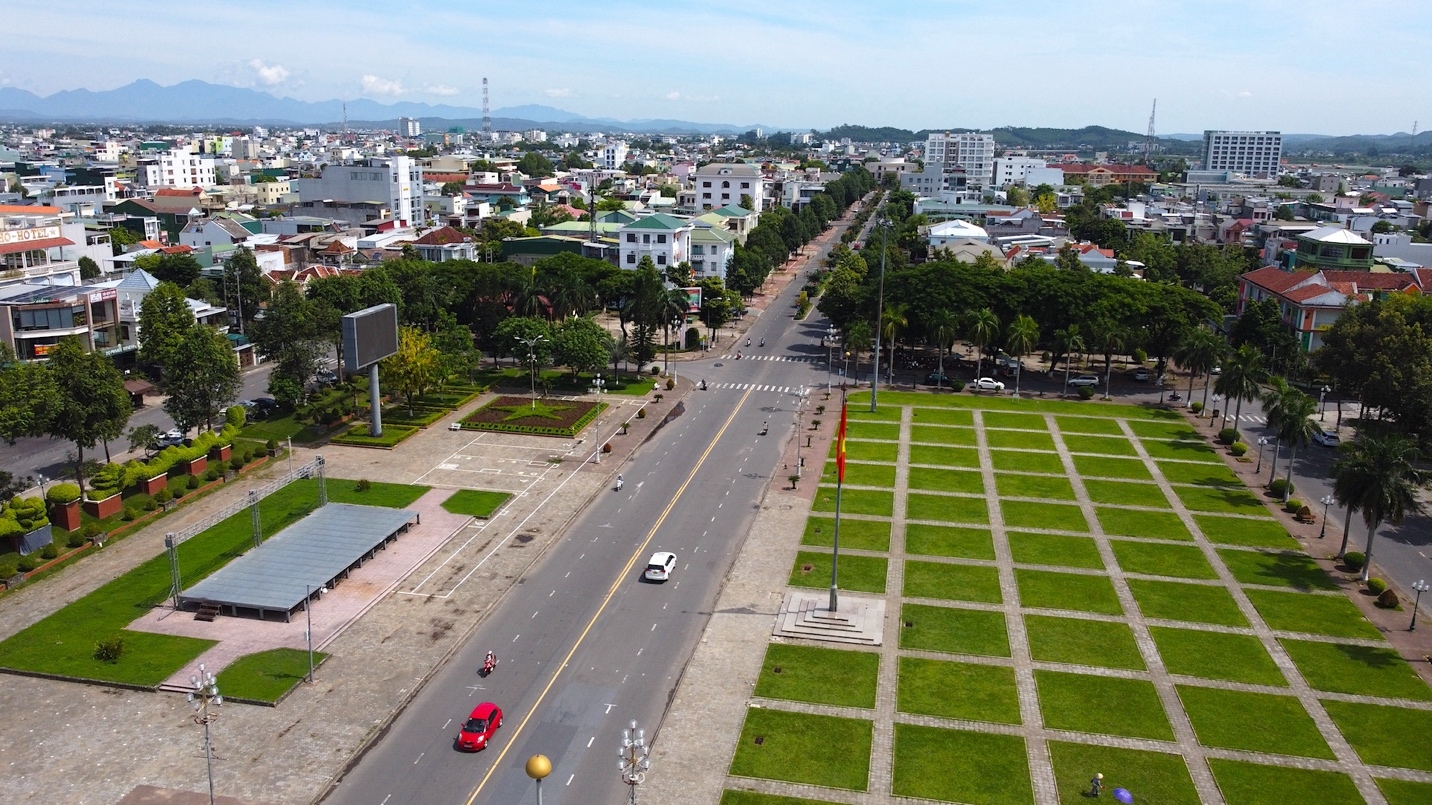 Nạo vét, làm sạch hồ điều hòa ô nhiễm nhất thành phố Quảng Ngãi