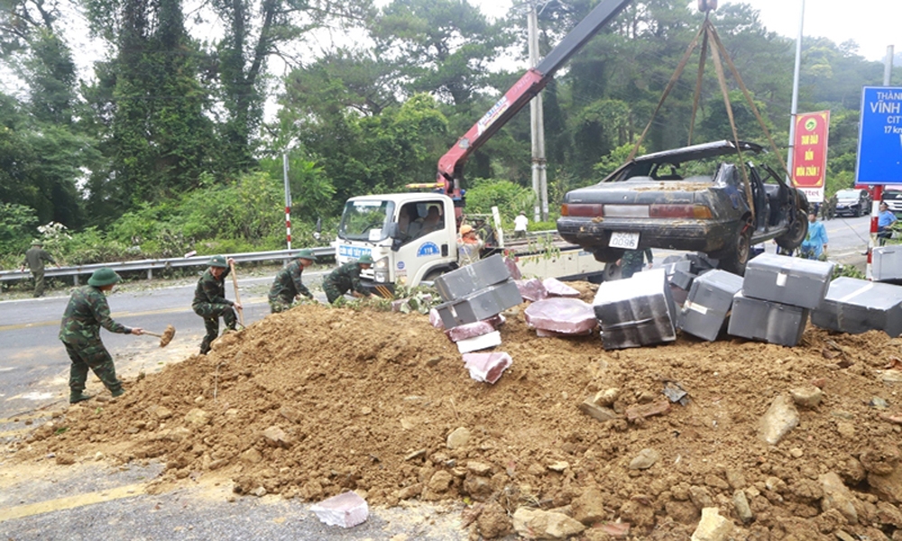 Vĩnh Phúc: Diễn tập phương án cứu nạn, cứu hộ, sạt lở đất đá, tai nạn giao thông tại Tam Đảo