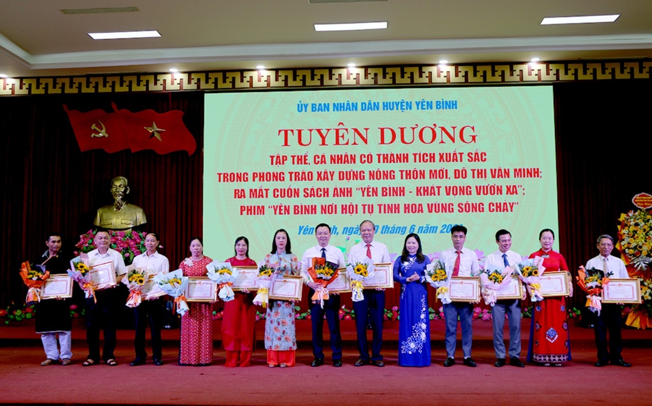 Yên Bình (Yên Bái): Tuyên dương các tập thể, cá nhân có thành tích xuất sắc trong phong trào xây dựng Nông thôn mới, đô thị văn minh