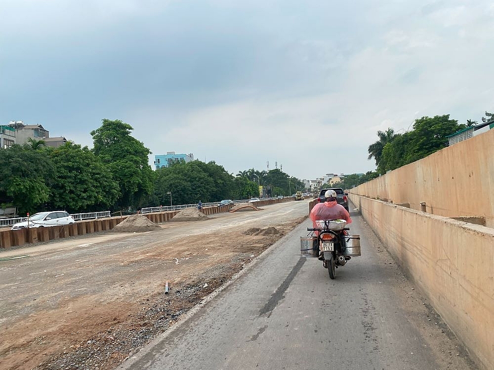 Hà Nội: Đường đê Âu Cơ mở rộng sắp về đích, hứa hẹn giải quyết ùn tắc nhiều năm qua