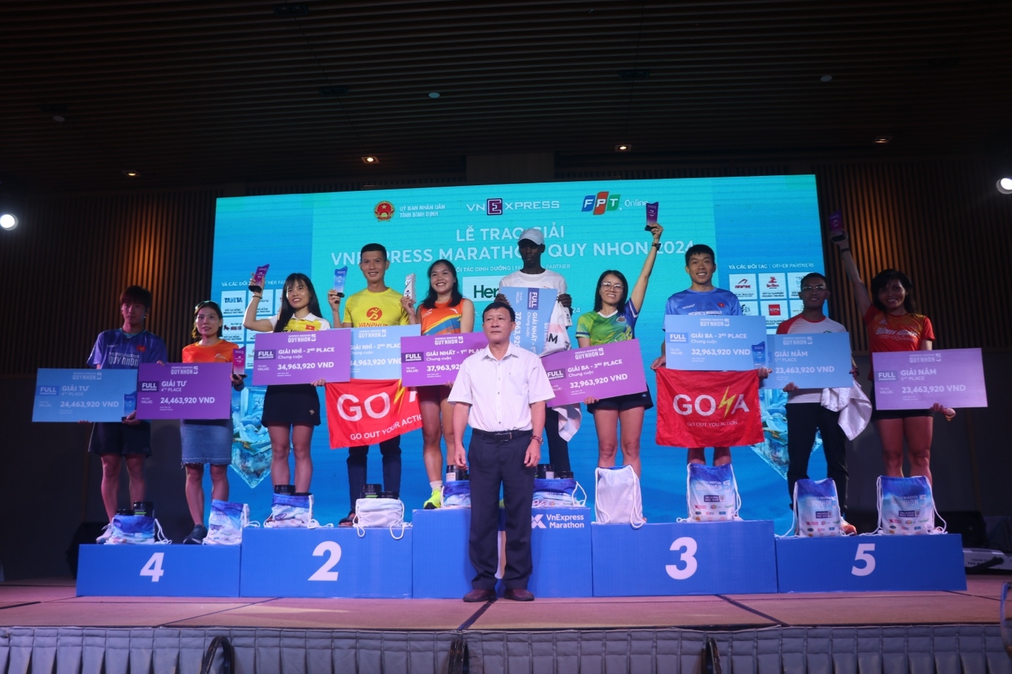 Sôi nổi Giải chạy VnExpress Marathon Quy Nhơn 2024