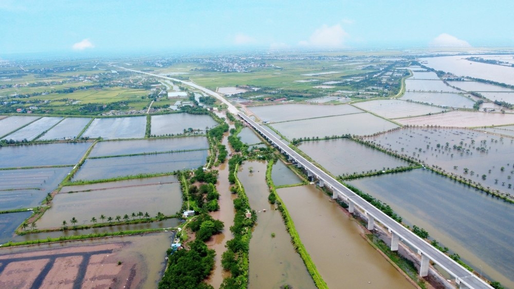 Vì sao cây cầu thuộc dự án nghìn tỷ ở Hải Phòng làm xong hơn 1 năm vẫn bỏ không?