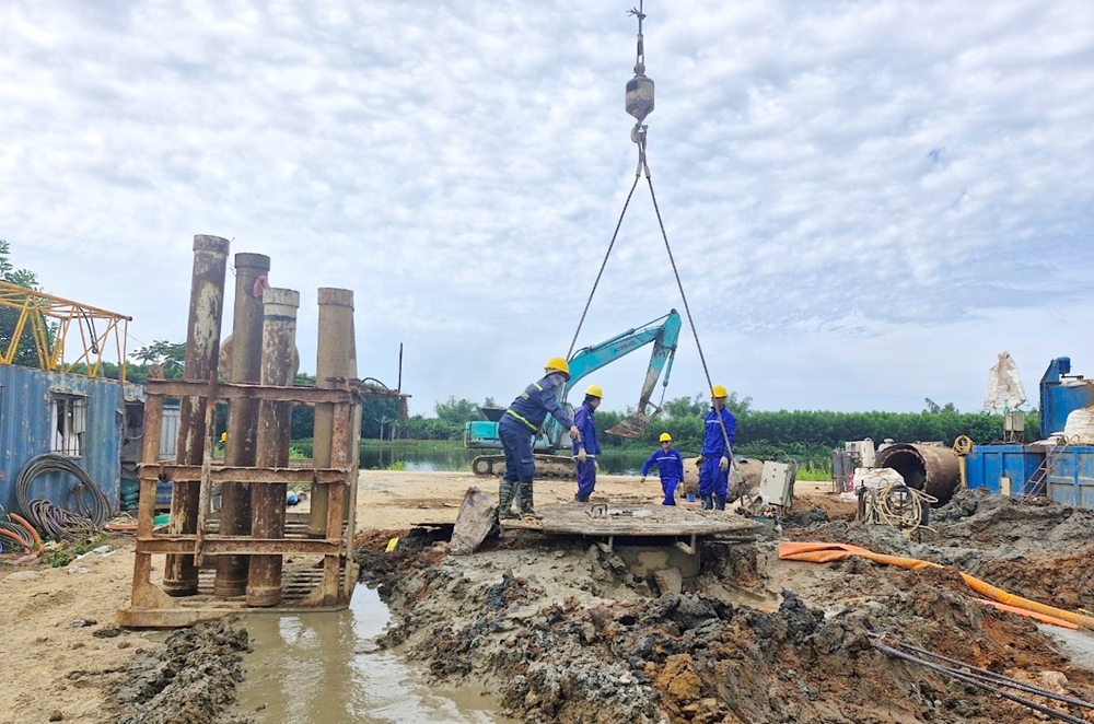 Quảng Ngãi: Cho phép sử dụng bê tông thương phẩm để thi công “siêu” dự án đường Hoàng Sa - Dốc Sỏi