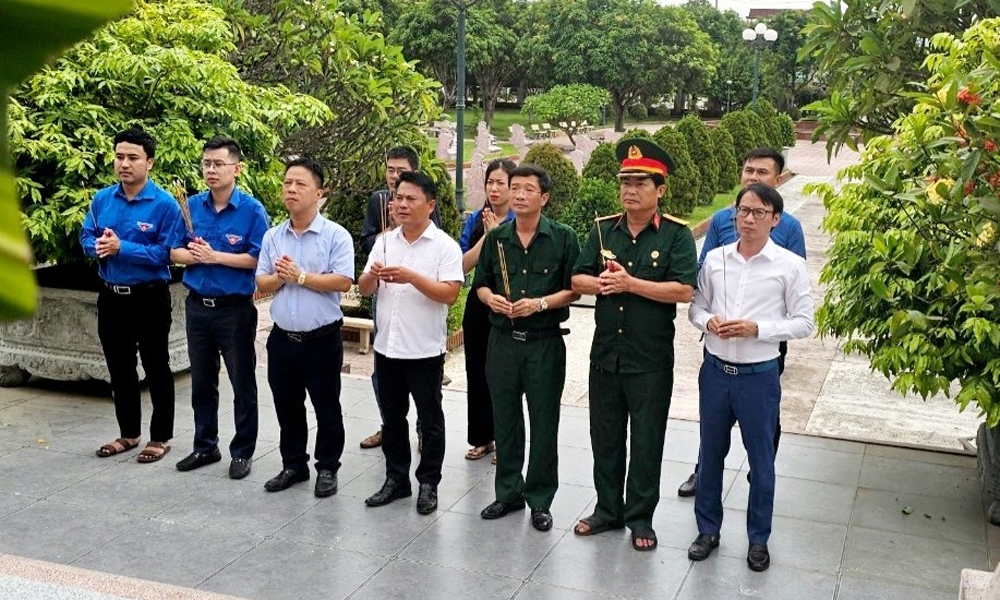 Ngành Xây dựng Hà Tĩnh: Tri ân, tặng quà các gia đình chính sách hướng về cội nguồn nhân ngày 27/7